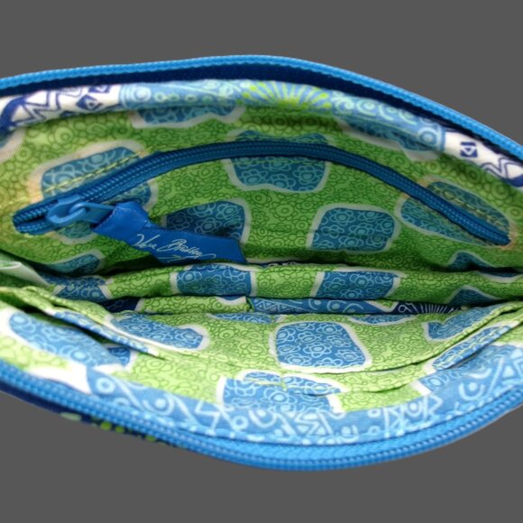 Vera Bradley Wristlet in Doodle Daisy, Retired Fabric - Picture 3 of 6